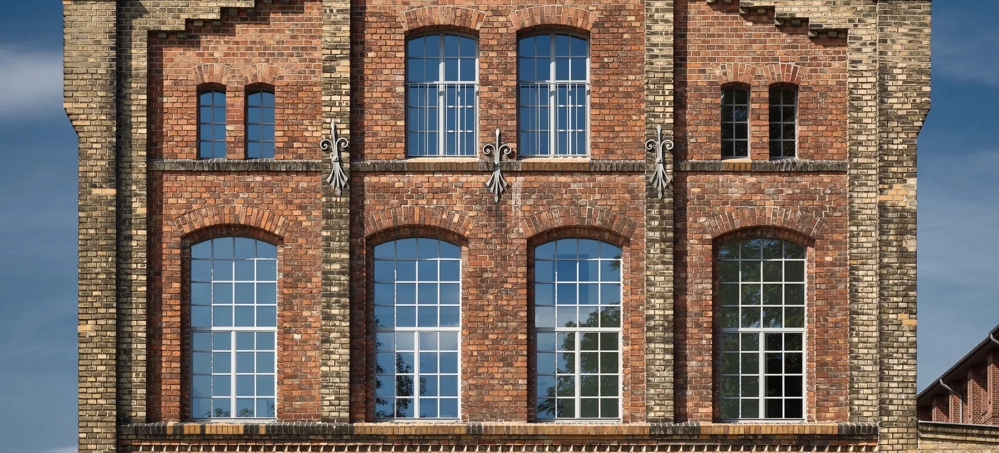 Backsteinfassade des Insel Campus Eiswerder