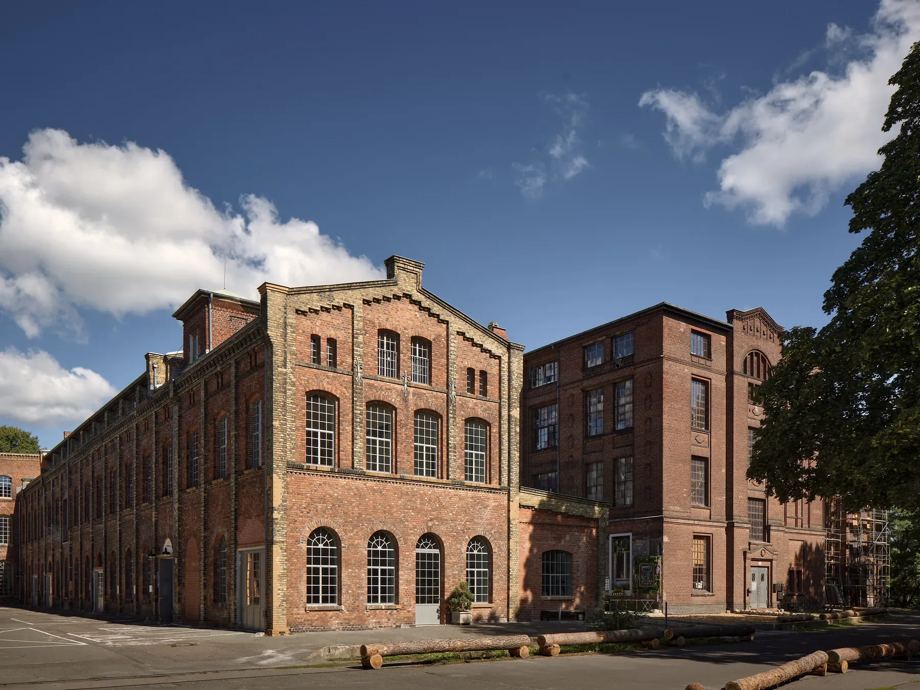 Hof zwischen den Stockwerksfabriken